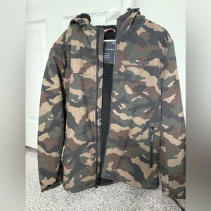 Tommy Hilfiger Sherpa Lined Men’s Camo Hooded Jacket Size Large